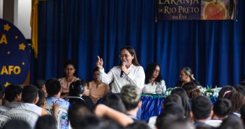 Escola Municipal Alegria de Saber celebra autores do livro “Lenda da Laranja”