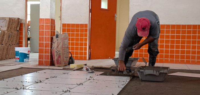 Prefeitura avança com obras em escolas e unidade de saúde do município