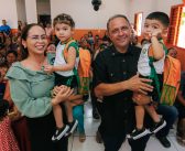 Prefeitura inicia entrega de kits escolares completos para estudantes da rede municipal de ensino
