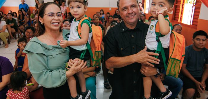 Prefeitura inicia entrega de kits escolares completos para estudantes da rede municipal de ensino